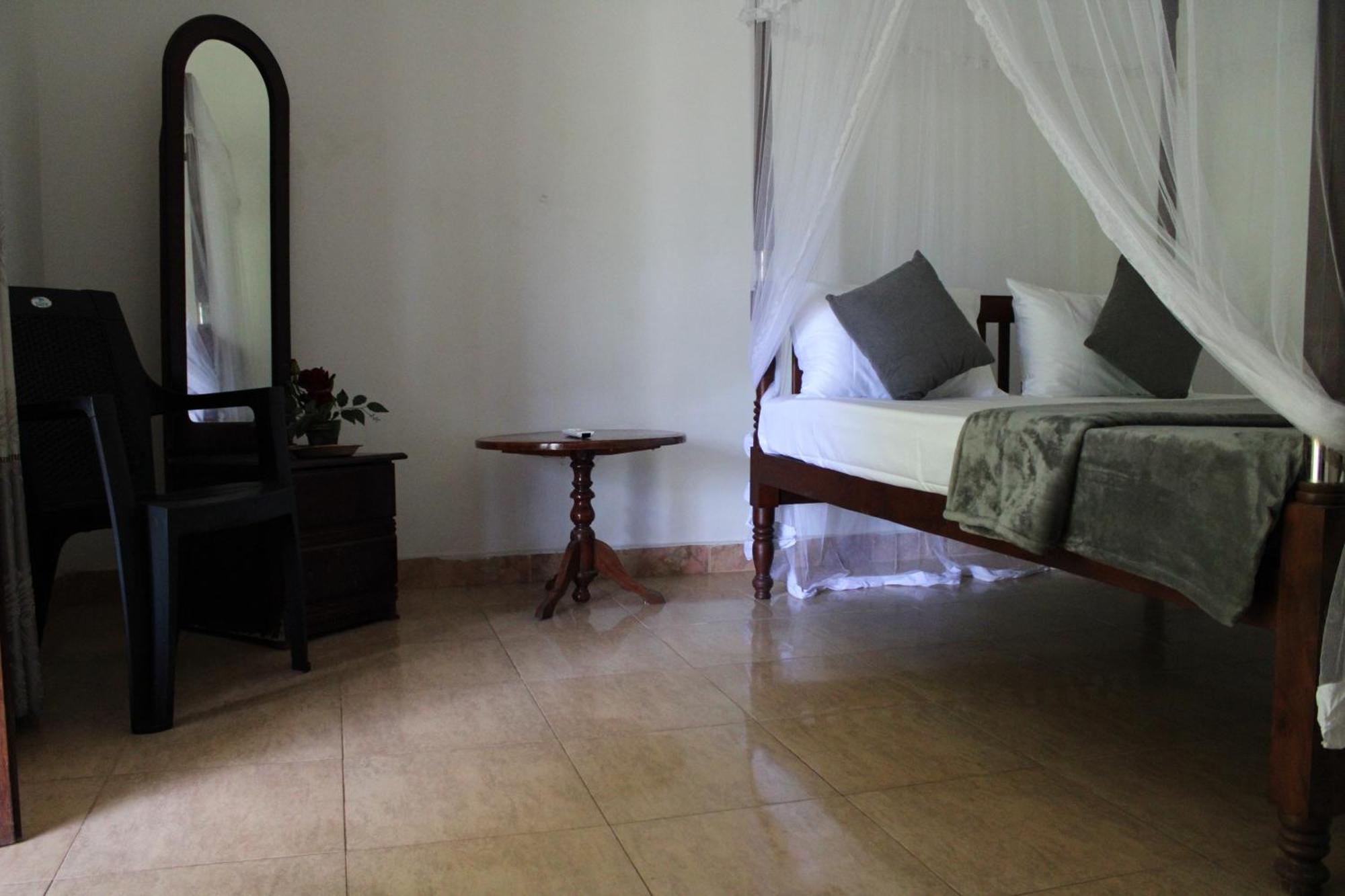 Sun And Surf Rest Hotell Ahangama Eksteriør bilde