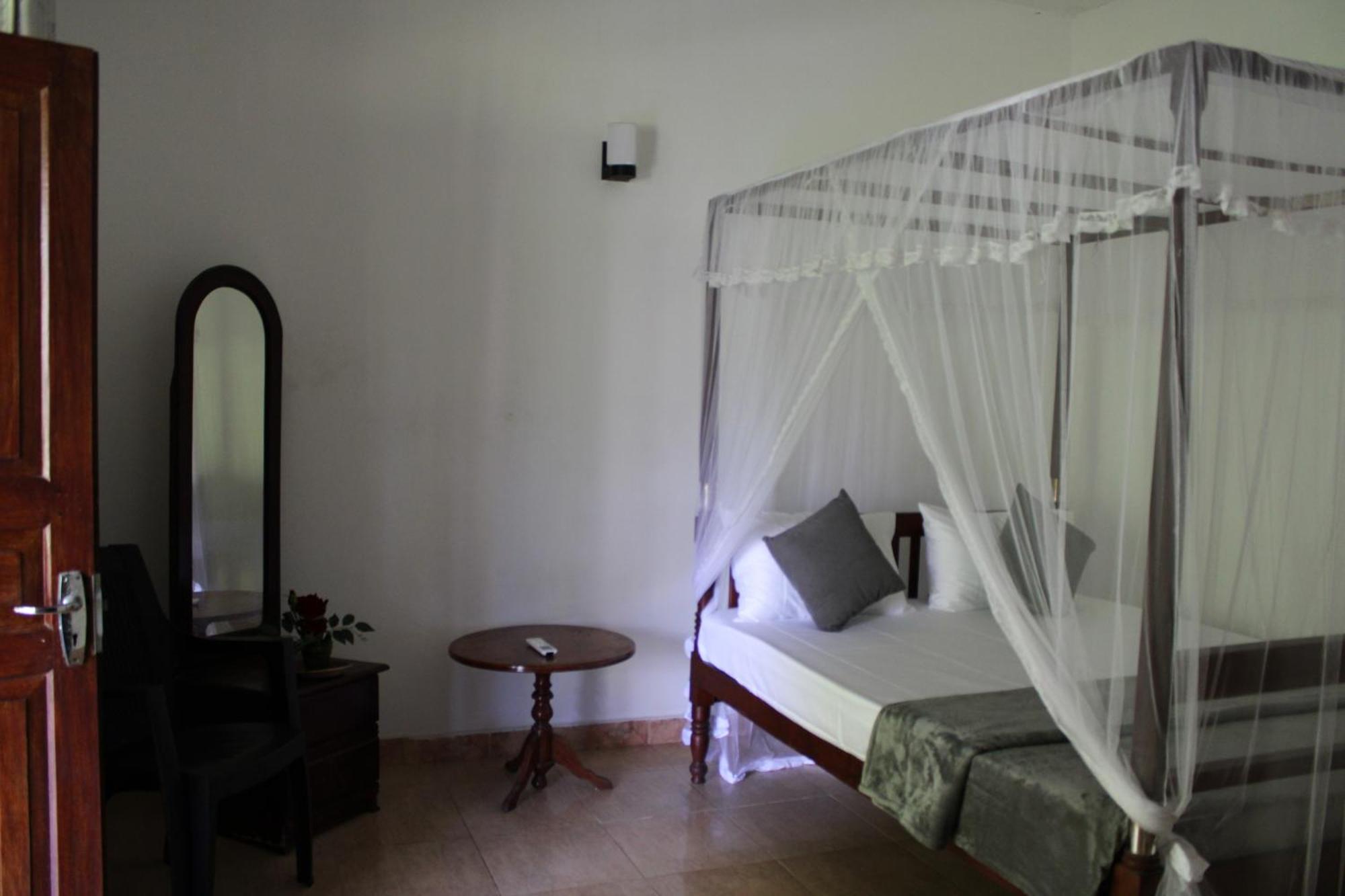 Sun And Surf Rest Hotell Ahangama Eksteriør bilde
