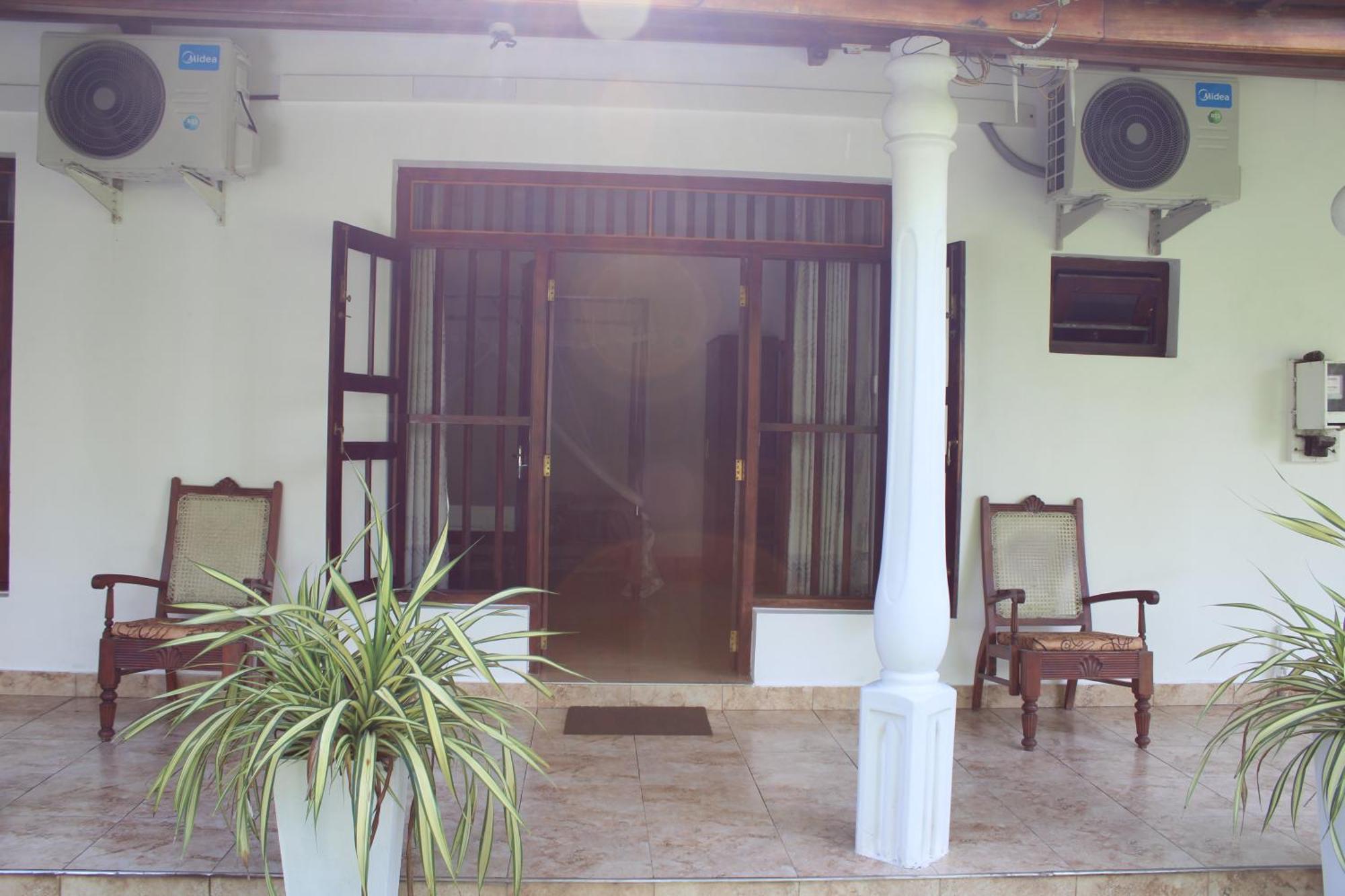 Sun And Surf Rest Hotell Ahangama Eksteriør bilde